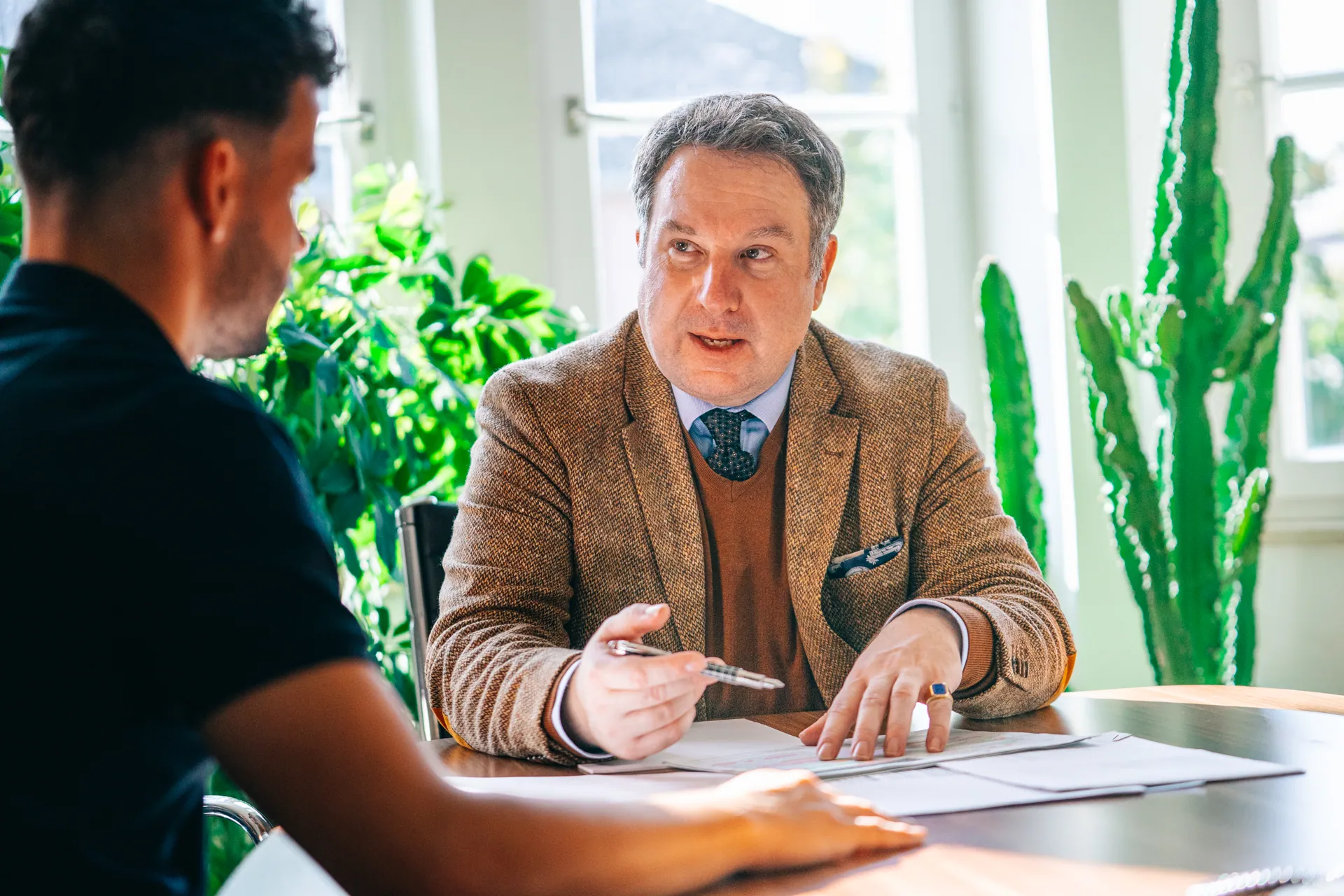 Prof. Dr. Peter Kreutz im Beratungsgespräch