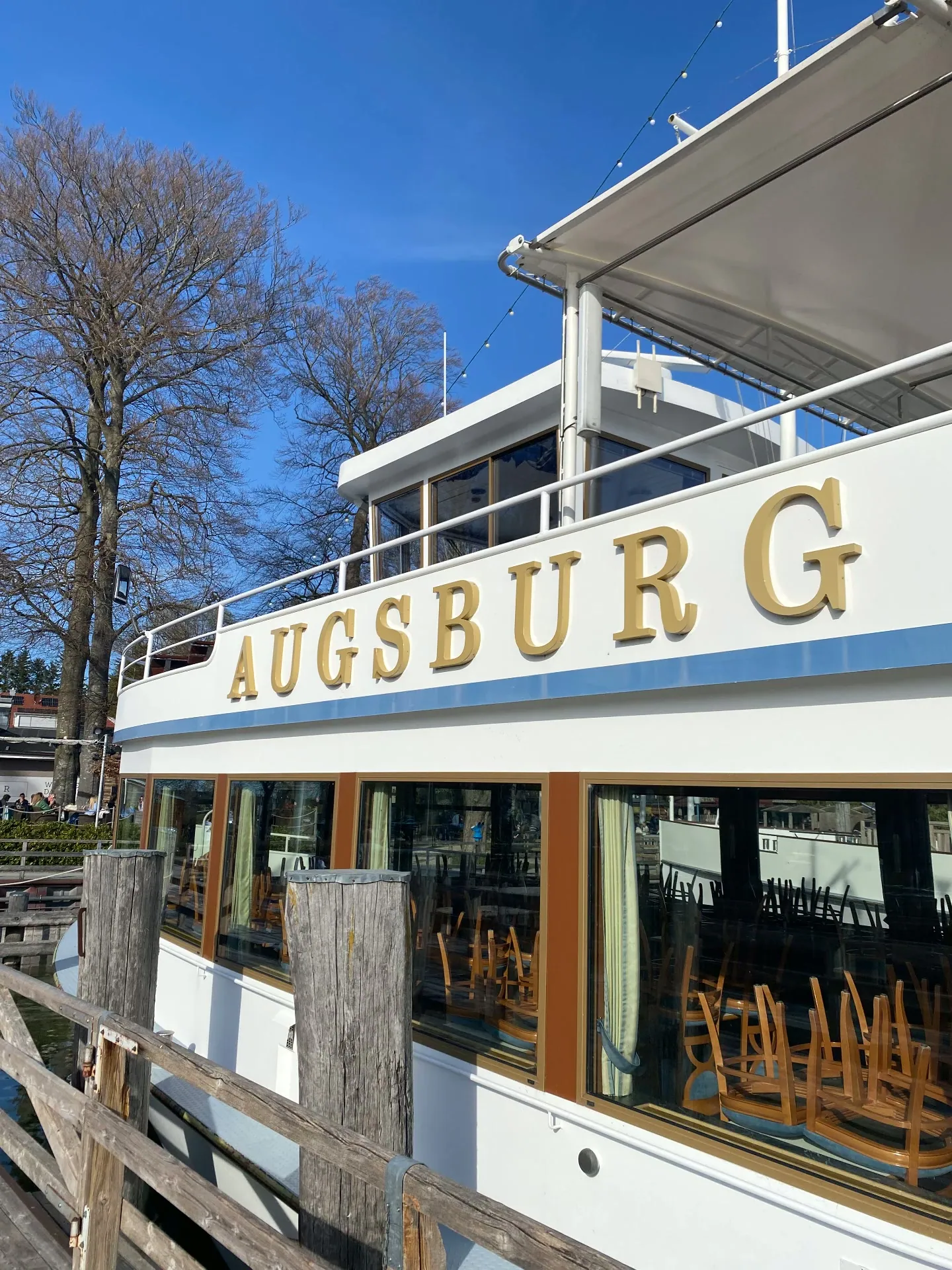 Das Fahrgastschiff Augsburg am Anleger