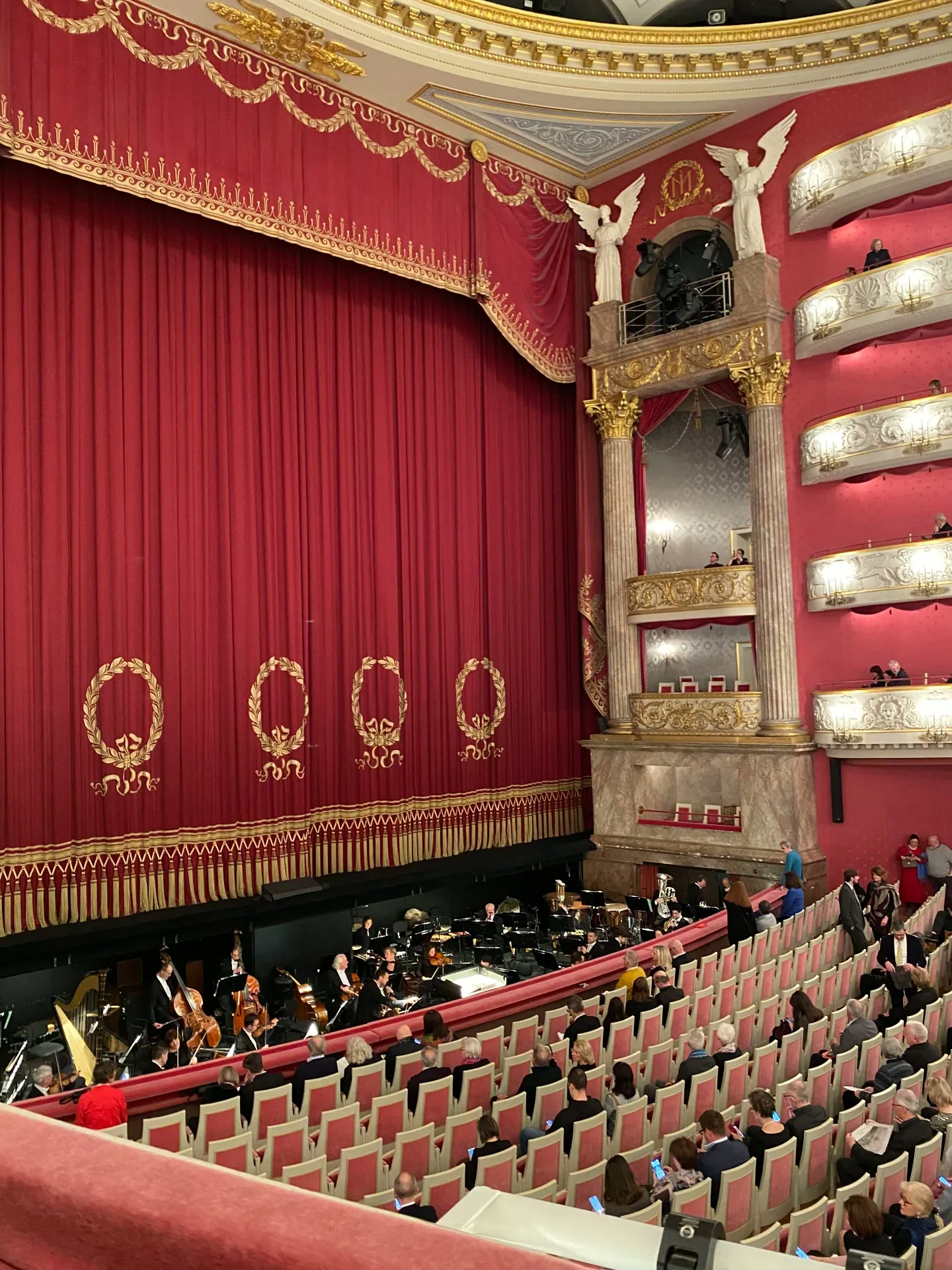 Blick in den Zuschauerraum der Bayerischen Staatsoper