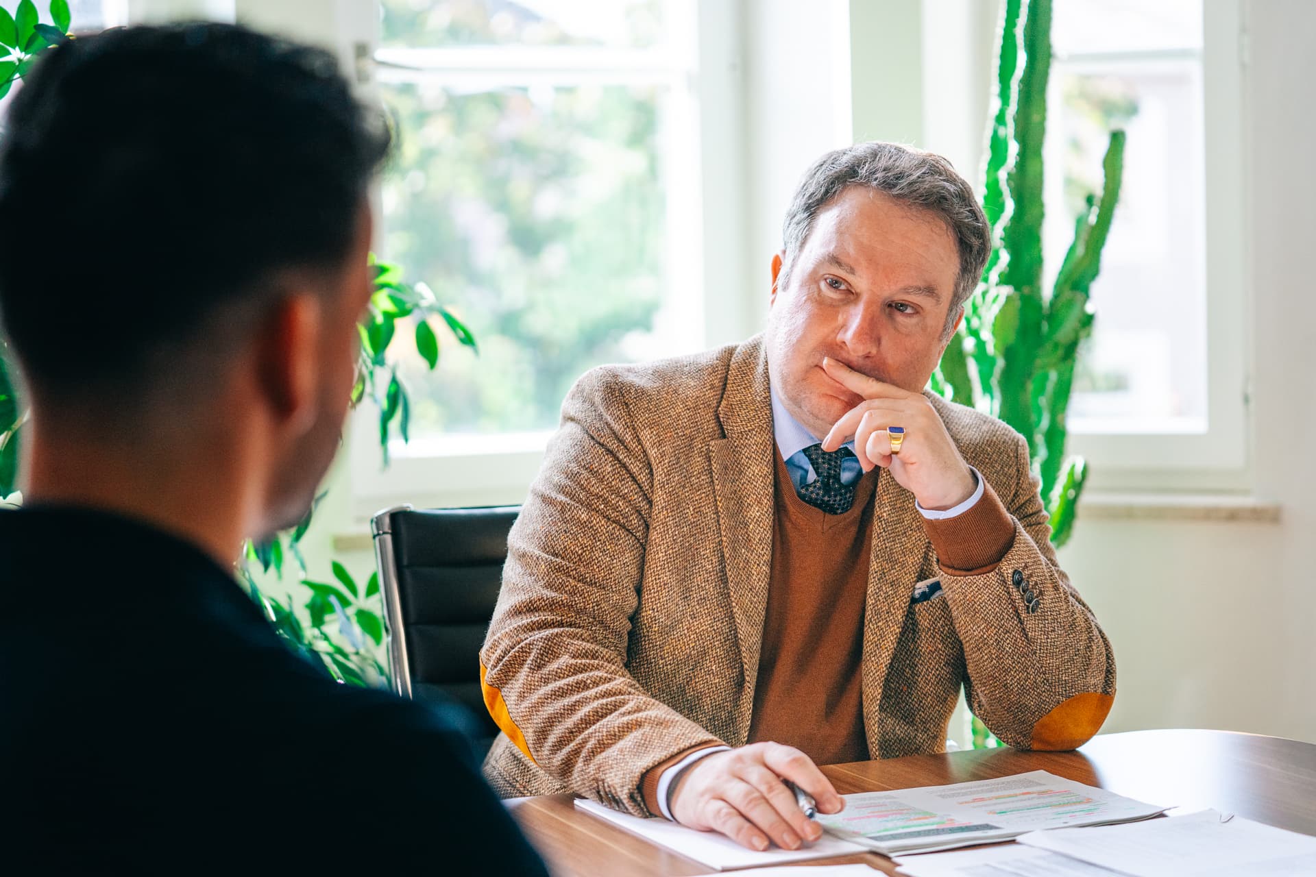Prof. Dr. Peter Kreutz im Beratungsgespräch