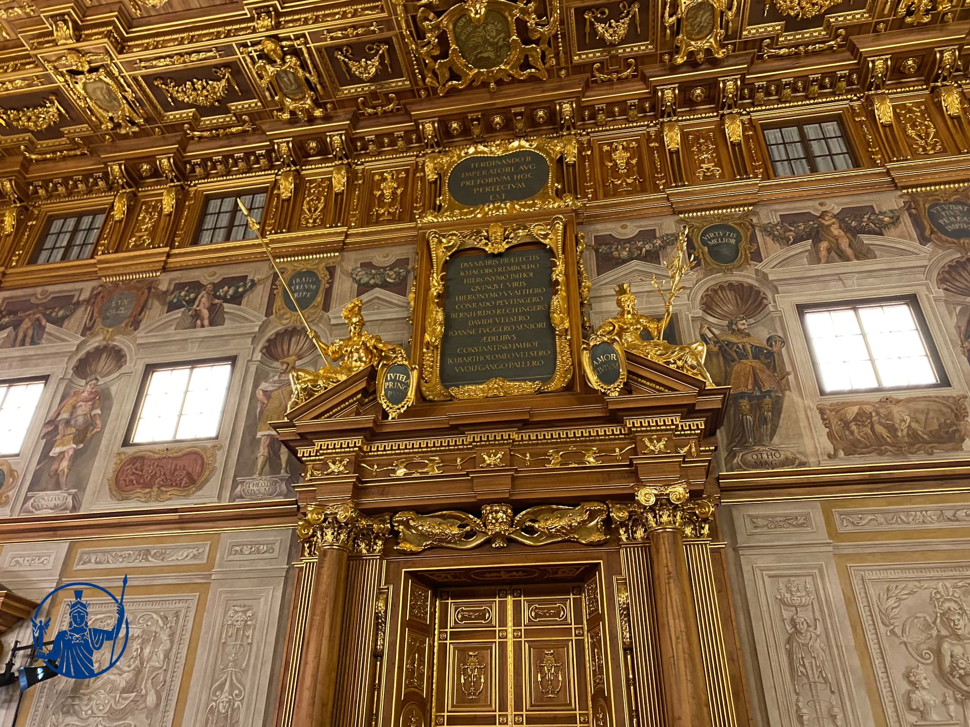 Vergoldetes Portal im Goldenen Saal des Augsburger Rathauses